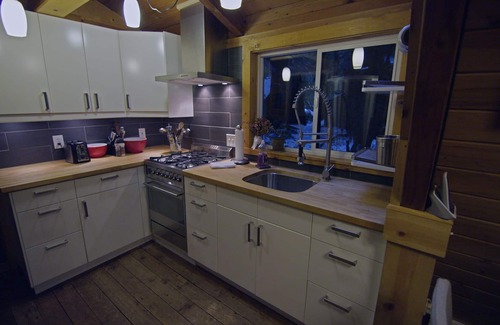 Glacier Cabin | Cozy 70's A-Frame with Pet-Friendly Amenities and Pool