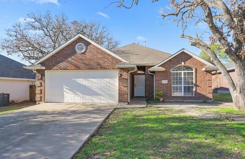 Shirewood House | Inviting Getaway at Rustic Aggie: Pet Friendly & More!