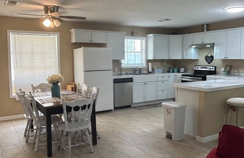 Burton House | Rustic Anchor Retreat: A Fisherman's Paradise Awaits