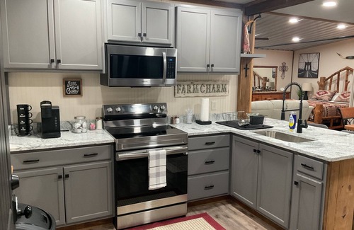 Neely Apartment | Rustic and cozy 2 bedroom apartment in charming Lucedale Ms, with WiFi,AC
