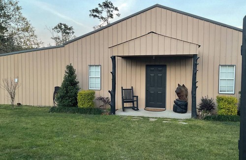 Neely Apartment | Rustic and cozy 2 bedroom apartment in charming Lucedale Ms, with WiFi,AC