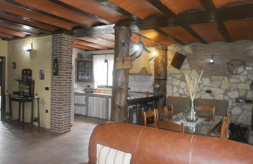 Carcabuey Cottage | Unique Rustic Bed & WiFi with Pool and Spa Access