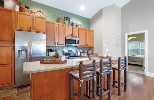 Camdenton House | Relaxing 2 Bedroom Cabin with Ocean and Lake Views