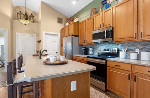 Camdenton House | Relaxing 2 Bedroom Cabin with Ocean and Lake Views