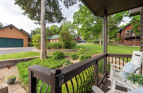 Camdenton House | Relaxing 2 Bedroom Cabin with Ocean and Lake Views