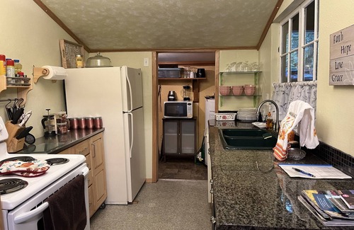Sandy Cabin | Relaxing Retreat: Top-Rated Stay with Child-Friendly Amenities