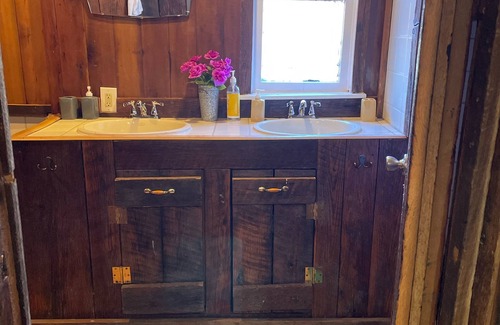 Denton Other | Idyllic Farmhouse Retreat with Family-Friendly Amenities