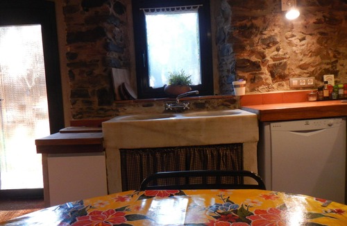 Vilamaniscle House | Tranquil Stone House with Ocean View, Wifi & Garden