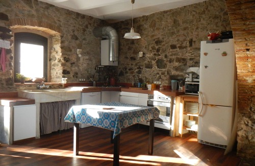 Vilamaniscle House | Tranquil Stone House with Ocean View, Wifi & Garden