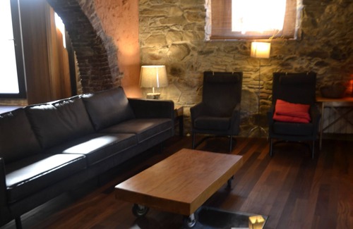 Vilamaniscle House | Tranquil Stone House with Ocean View, Wifi & Garden