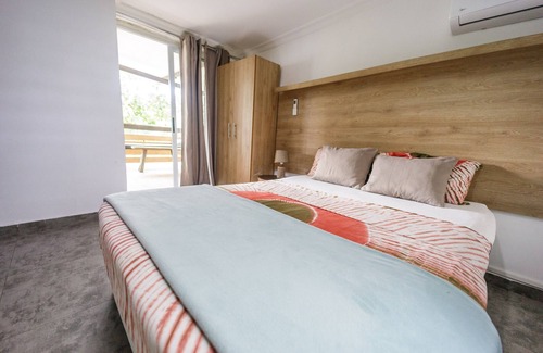 Aburi Bed & Breakfast | Unique Treehouse Retreat with Wraparound Balcony & Spa