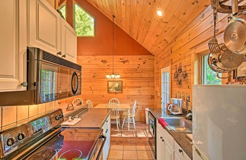 Andrews Cottage | Cozy Andrews Cabin Retreat with Deck and Fire Pit