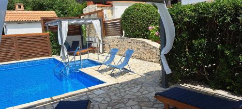 Razanac Apartment | Cozy Oceanfront Apartment Mariva with Pool & Top Ratings