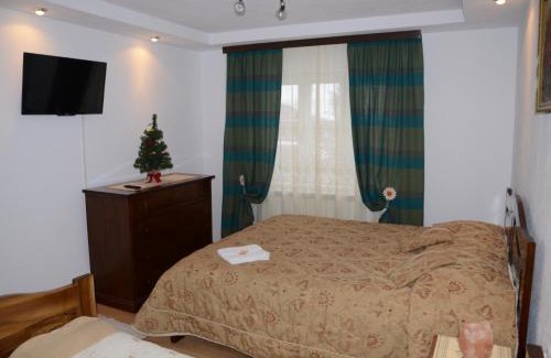 Corbeni House | Inviting Rustic Argesean: Family-Friendly with Breakfast