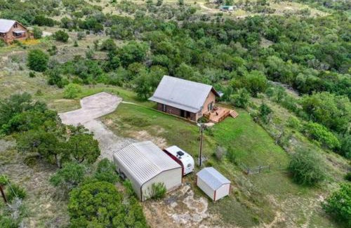 Oatmeal House | RUSTIC ARMADILLO CABIN with VIEW BY HIDDEN FALL PARK, Fenced yard for Dogs