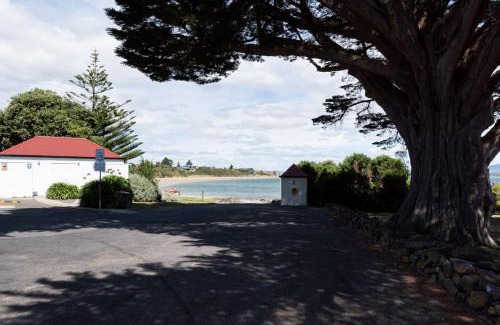 Low Head House | Discover Holiday Homes in Australia with Oceanfront Views