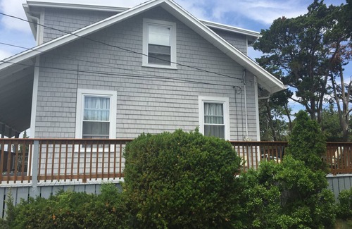 Humarock House | Oceanfront Rustic Beach Cottage with Top-Rated Amenities