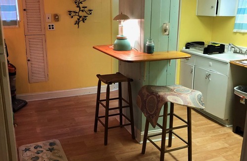 Cottage Line Apartment | Beachfront Pet-Friendly Apartment with Ocean View & Wi-Fi