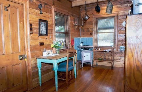Wooragee Cottage | Rustic Elegance with Pool, Spa, and Pet-Friendly Stays