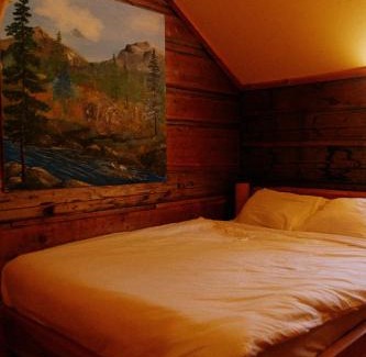 Golden Hotel | Cozy Stay at Beaverfoot Lodge Room N10 for Families & Pets