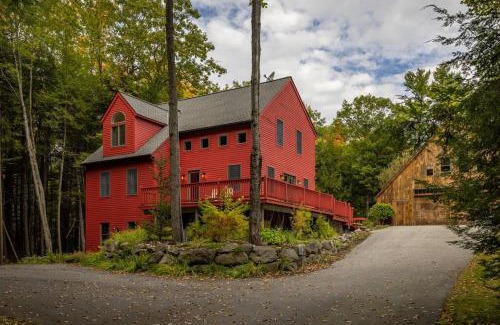 Elkins House | Inviting Big Red Cottage - Pet Friendly near Sunapee