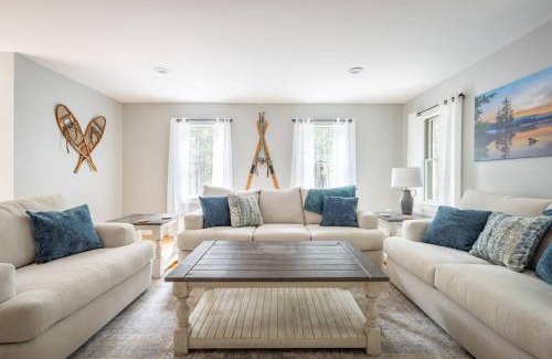Elkins House | Inviting Big Red Cottage - Pet Friendly near Sunapee