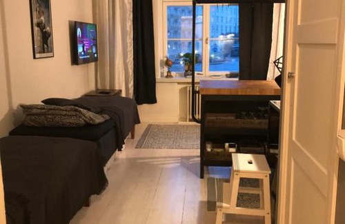 Kallio Apartment | Chic Black and White Studio - Rated 9.2/10 for Comfort