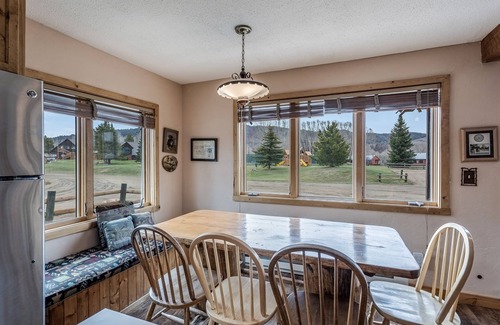 Clark Ski Chalet | Stylish Four-Bedroom Loft with Spectacular Park Views