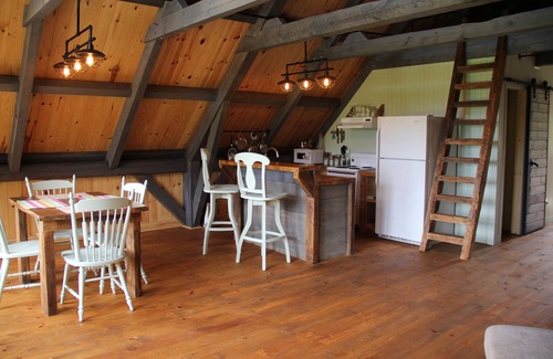 Saint-Roch-des-Aulnaies Apartment | Cozy Loft Retreat in St-Roch-des-Aulnaies - Rated 9.8/10