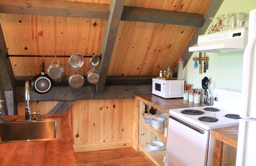 Saint-Roch-des-Aulnaies Apartment | Cozy Loft Retreat in St-Roch-des-Aulnaies - Rated 9.8/10