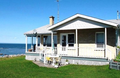 Saint-Simon Ski Chalet | Rustic seaside cottage with private heated pool