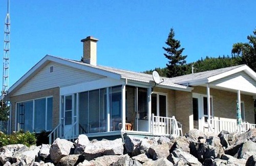 Saint-Simon Ski Chalet | Rustic seaside cottage with private heated pool