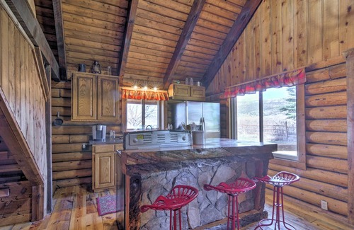 Lyman Cabin | Cozy Cabin Near Capitol Reef with Spa & Breakfast Options