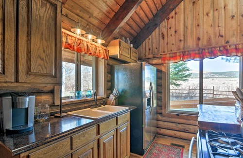 Lyman Cabin | Cozy Cabin Near Capitol Reef with Spa & Breakfast Options