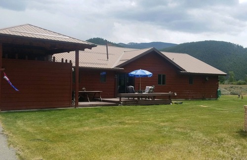 Wise River Cabin | Rustic Cabin Getaway near Wise River – The Tommy James Place. Pet-Friendly!