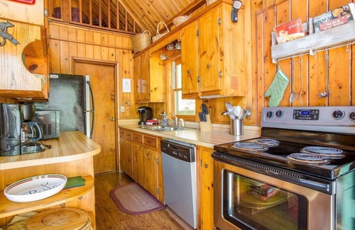 Asheville Cabin | Peaceful Asheville Cabin with Spa and Hot Tub, Near Downtown