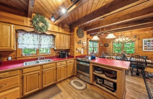Lake Luzerne Cabin | Pet-Friendly Rustic Cabin at Smith Mtn House, Lake Luzerne