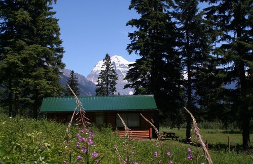 Regional District of Fraser-Fort George Cabin | Cozy Cabin Retreat in the Majestic Canadian Rockies