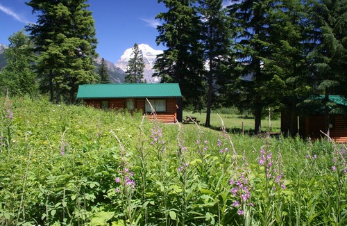 Regional District of Fraser-Fort George Cabin | Cozy Cabin Retreat in the Majestic Canadian Rockies