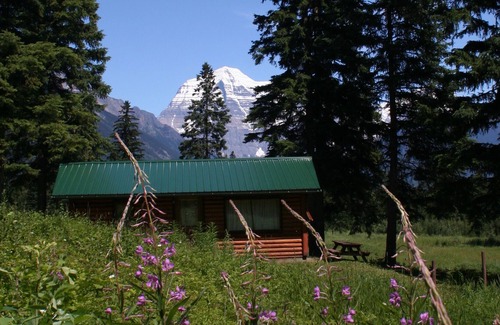 Regional District of Fraser-Fort George Cabin | Idyllic Cabin Retreat Amidst the Canadian Rockies