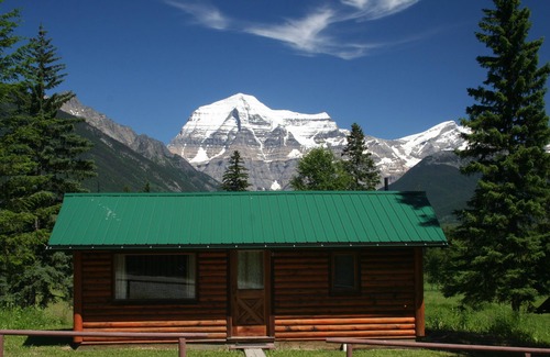 Regional District of Fraser-Fort George Cabin | Cozy Cabin Retreat in the Canadian Rockies – 10/10 Rated!