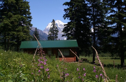 Regional District of Fraser-Fort George Cabin | Cozy Cabin Retreat in the Canadian Rockies – 10/10 Rated!