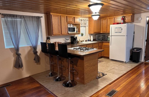 Ruidoso Cabin | Cozy Cabin Retreat in Ruidoso with Hot Tub & Spa Amenities
