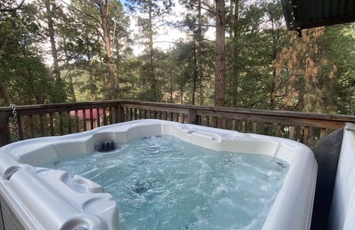 Ruidoso Cabin | Cozy Cabin Retreat in Ruidoso with Hot Tub & Spa Amenities