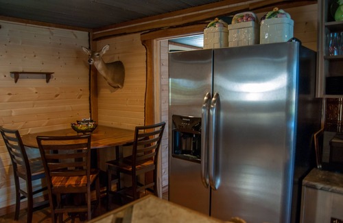 Makanda Cabin | Cozy Rustic Cabin with Jetted Tub and Scenic Views