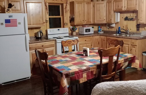 Woodgate Cabin | Cozy Cabin Retreat Near Scenic Hiking Trails & Ocean Views