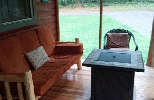 Woodgate Cabin | Cozy Cabin Retreat Near Scenic Hiking Trails & Ocean Views