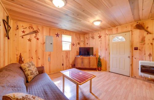 New Concord House | Cozy Cabin Retreat, 4 Mi from Kentucky Lake - Pet Friendly!