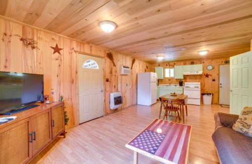 New Concord House | Cozy Cabin Retreat, 4 Mi from Kentucky Lake - Pet Friendly!
