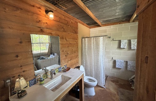 Utopia Cabin | Cozy Cabin Retreat on the Beautiful Sabinal River